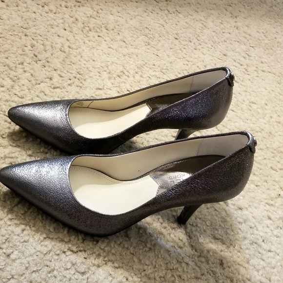 Shoes - Picture 2 of 4